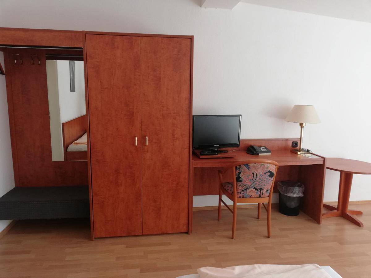Büdelsdorf Hotel Dorfschaenke מראה חיצוני תמונה