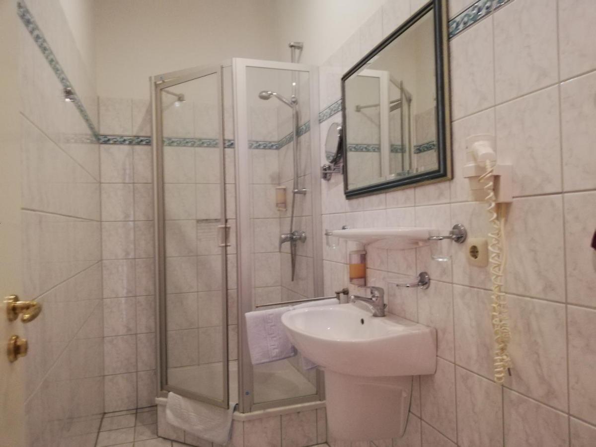 Büdelsdorf Hotel Dorfschaenke מראה חיצוני תמונה